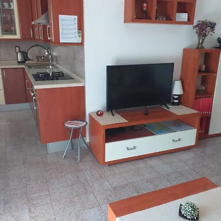Apartament Lori *