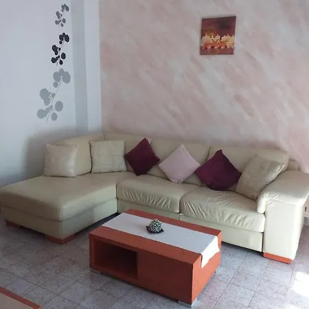 Lori Pula